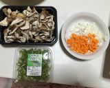 秋の香りただよう 舞茸・鮭チャーハン作り方1写真
