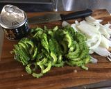 魚派のあなたに…鯖缶ゴーヤチャンプルー作り方1写真