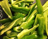 ピーマンとちくわの胡麻油炒め作り方1写真