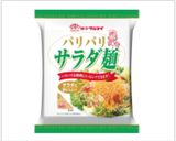 簡単☆トマトとパリパリサラダ麺和え作り方1写真