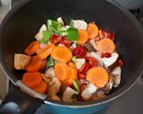 鶏もも肉と夏野菜のトマトジュース煮込み作り方4写真