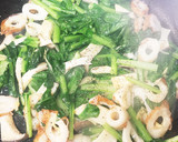 夏バテに！！小松菜ちくわの生姜炒め作り方4写真