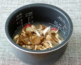 さつまいもと茸の炊き込みごはん作り方3写真