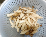 お父さんのマーガリン香るしめじ炒め作り方1写真