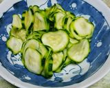 食感がいい♪塩昆布とズッキーニの浅漬け作り方2写真
