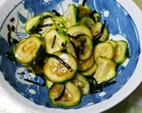 食感がいい♪塩昆布とズッキーニの浅漬け作り方3写真
