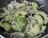 昼夕♪とろフワなアボカドと卵の炒め物作り方4写真
