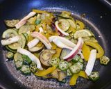 簡単！イカと夏野菜のオイスターソース炒め作り方2写真