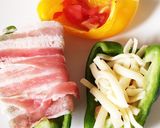 ピーマンの豚肉巻き　チーズとトマト作り方2写真