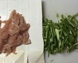 お父さんの味！鶏胸肉でチンジャオロース作り方1写真