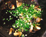 おつまみに！鶏皮とキノコのカレー炒め作り方11写真