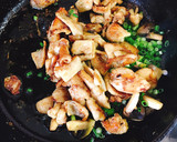 おつまみに！鶏皮とキノコのカレー炒め作り方12写真