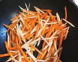 運動会☆にんじん&カレー粉きんぴらごぼう作り方2写真