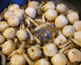 里芋としめじと鶏ももの甘辛煮。作り方6写真