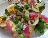 茹で卵×酢漬玉葱の塩昆布バジルトースト作り方6写真
