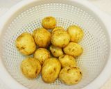 コロコロ新じゃが！バター醤油煮っころがし作り方1写真