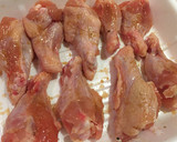 【簡単おかず】しっとりやわらか茹で手羽元作り方1写真