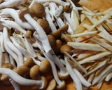 茹で鶏とごぼう シメジのおかか和え♪作り方2写真