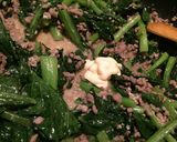 【やみつき】小松菜とひき肉のオイマヨ炒め作り方3写真