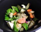 おかずの定番！なすとピーマンの味噌炒め煮作り方3写真