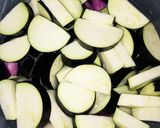 簡単！鶏胸肉となすと厚揚げピリ辛味噌炒め作り方2写真