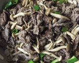 牛肉としめじのソース炒め作り方6写真