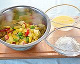 とうもろこしと夏野菜のふんわりおやつ揚げ作り方2写真