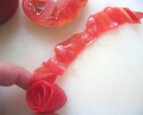 トマトの皮でつくるバラの飾り作り方3写真