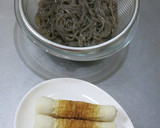 お弁当に☆こんにゃくとちくわの鰹節炒め作り方1写真