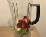 濃厚イチゴアボカドスムージー作り方1写真