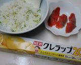 サーモンと卵白のラップで手巻き寿司作り方5写真