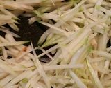 堅焼きそば♪セロリと筍と笹かまのあんかけ作り方7写真