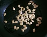 簡単10分◎かぼちゃのタネでパリおつまみ作り方3写真