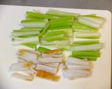 セロリと竹輪のカレーマヨ和え☆作り方1写真