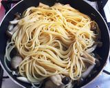 簡単秋味♡鶏肉ときのこの醤油バターパスタ作り方6写真