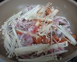 豚キムチ☆えのき茸入り♪赤ワイン炒め作り方3写真