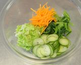 【給食レシピ】野菜たっぷりサラダ作り方1写真