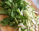 鶏肉と香味野菜のラープ（タイの和え物）作り方2写真