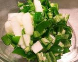 とろとろ鶏肉とトマトのチーズオムレツ作り方1写真