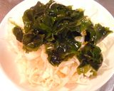速攻追加野菜　キャベツとワカメの酢の物作り方3写真
