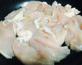 塩だけで旨い♡ムネ肉の塩スダチ炒め作り方1写真