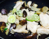 塩だけで旨い♡ムネ肉の塩スダチ炒め作り方5写真