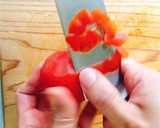 サラダの彩りに！トマトの皮の花(動画有)作り方2写真