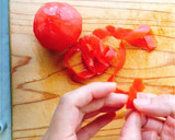 サラダの彩りに！トマトの皮の花(動画有)作り方4写真