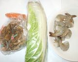 簡単鍋♪海老白菜の味噌牛乳鍋♪牛乳スープ作り方1写真