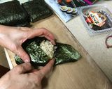 きのことコーン、昆布の佃煮おにぎらず二種作り方9写真