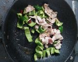 ピーマンと豚バラの東南アジア風カレー作り方2写真