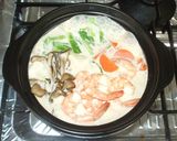 簡単鍋♪海老白菜の味噌牛乳鍋♪牛乳スープ作り方6写真