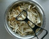 レンジで簡単☆ご飯のお供に・無限ごぼう。作り方1写真