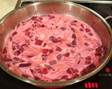 ビーツとジャガイモの美しい二層のスープ作り方4写真